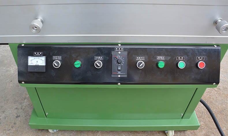 化妝瓶噴涂UV固化機(jī).jpg 化妝瓶噴涂UV固化機(jī).jpg